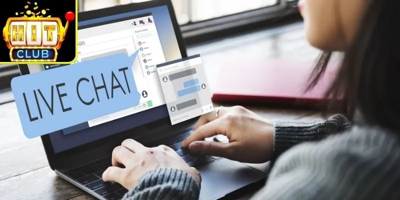 Thông qua Live Chat